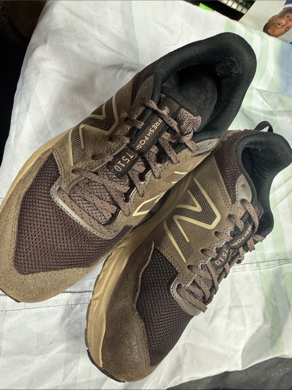 New Balance Brown/ Black unisex Athletic Shoes sneakers, women 9-men7.5, used